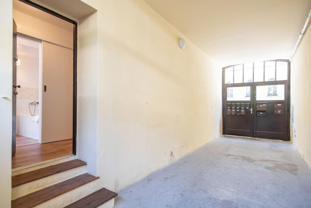 One Bedroom In Zizkov Appartamento Praga